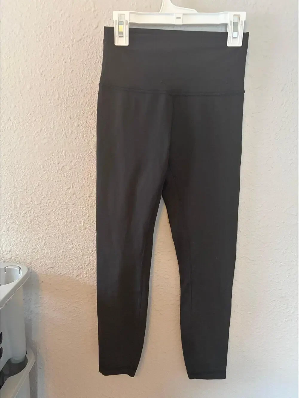 Lululemon Wunder Train High-Rise Tight 25in inseam Black size 4. Like new condit